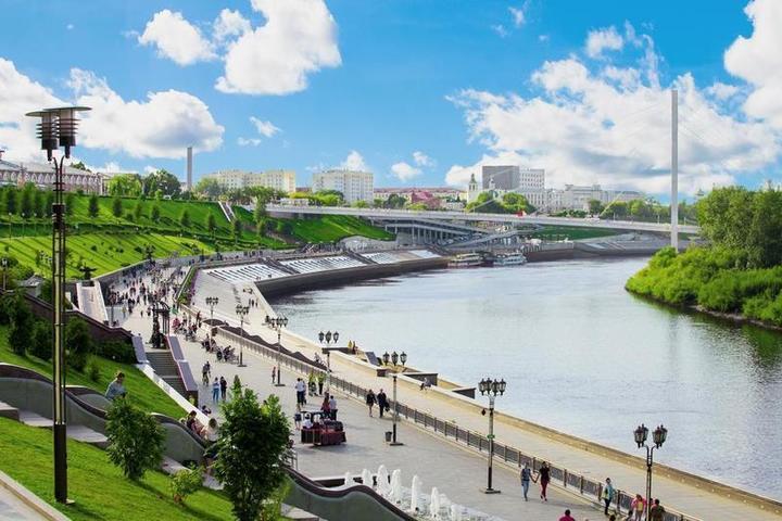 Набережная реки Тура и Мост «Влюбленных» (ул. Республики, 1) Набережная реки Тура и Мост «Влюбленных» (ул. Республики, 1)